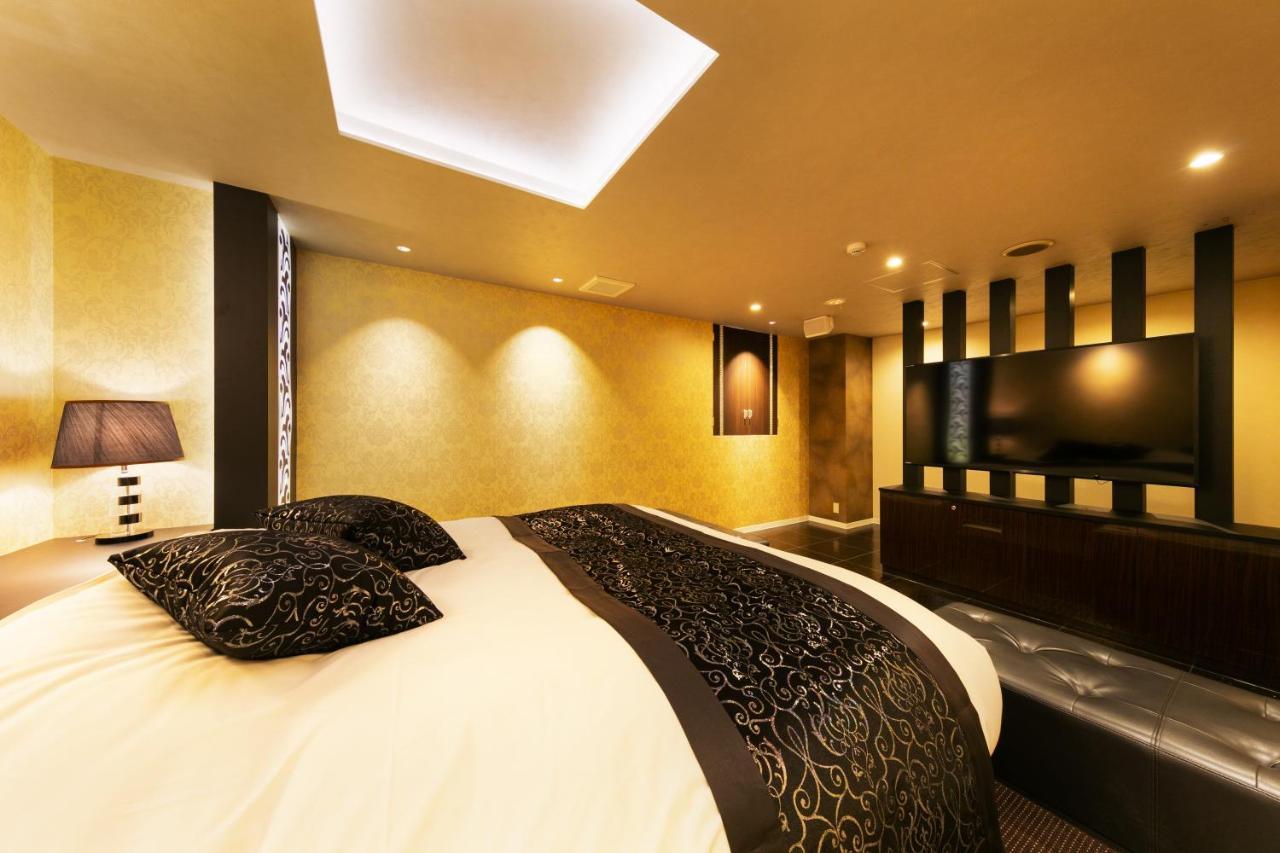 Eldia Modern (adults Only) โกเบ